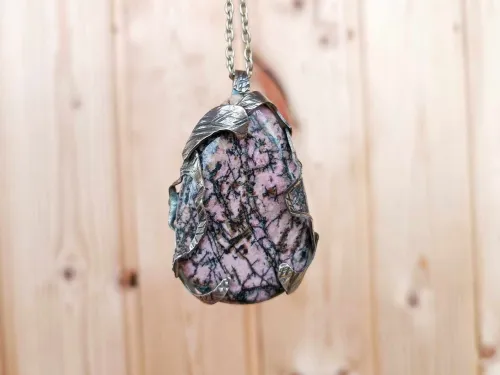 Melchior necklace - the luxury of rhodonite