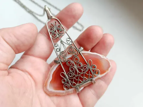 Melchior necklace - brownish red agate