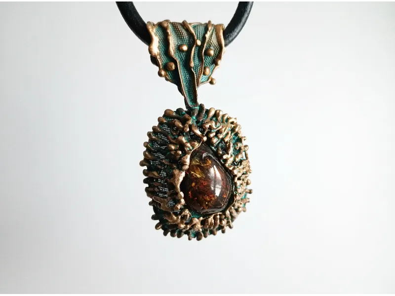 Masyvus vintage bronzos ir Lietuviško aukso amuletas Nr. 4