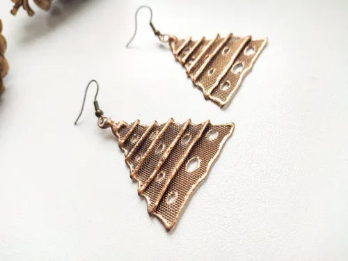 Openwork triangles