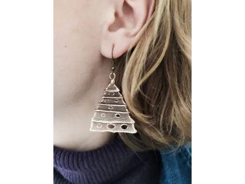 Openwork triangles