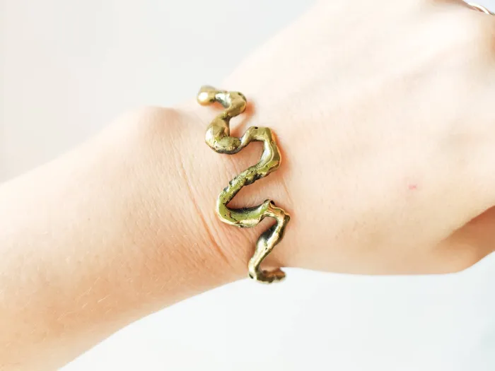 Stylized snake