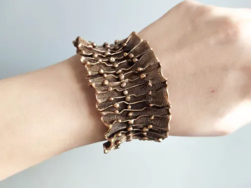 Textile effect in bronze