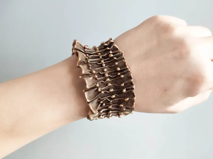 Textile effect in bronze