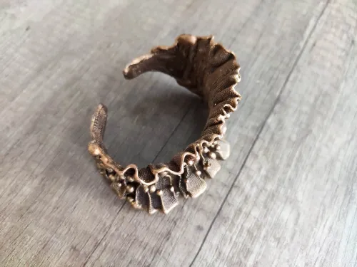 Textile effect in bronze