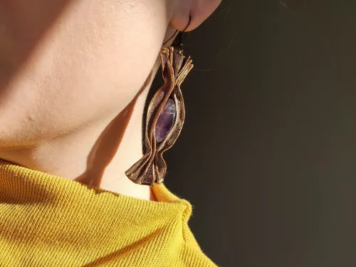 Amethyst ribbons