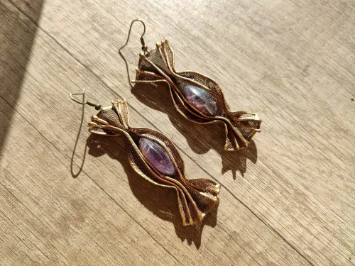 Amethyst ribbons