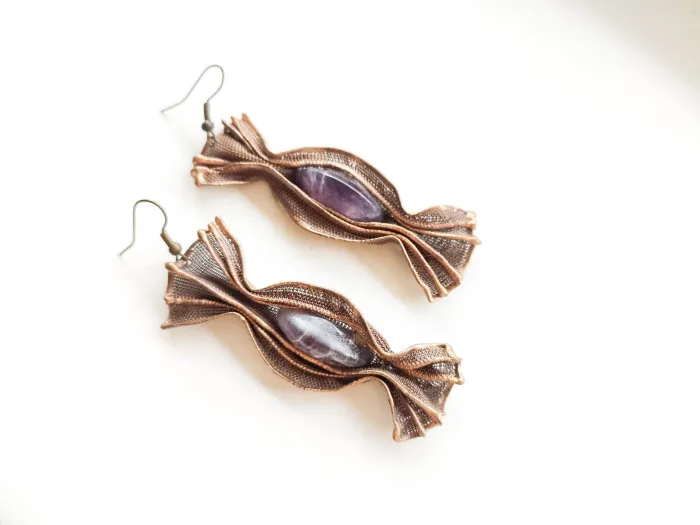 Amethyst ribbons