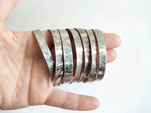 Plain with a soft pattern in silver-plated copper