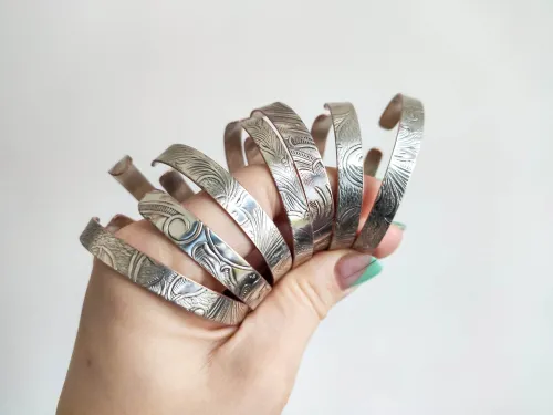 Plain with a soft pattern in silver-plated copper