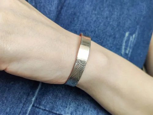 Plain with a soft pattern in silver-plated copper