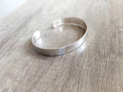 Plain with a soft pattern in silver-plated copper