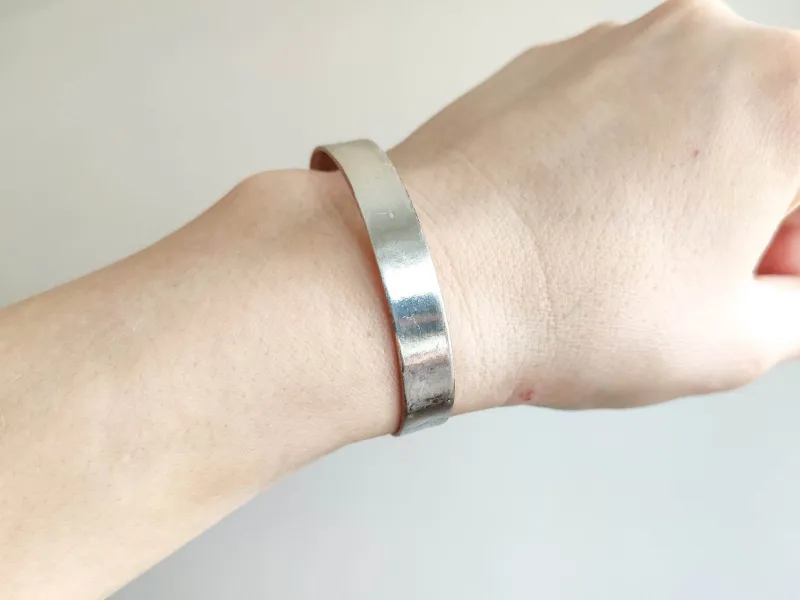 Plain with a soft pattern in silver-plated copper