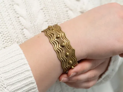 Bronze waves