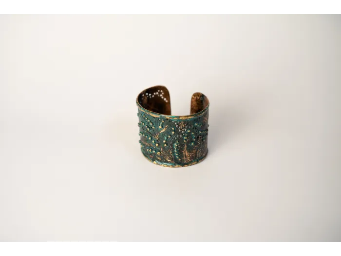 Patterned aged copper