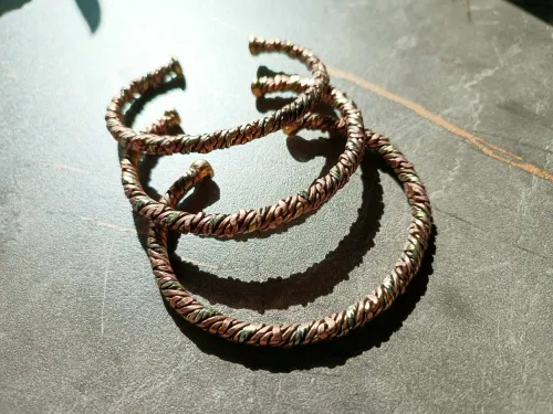 Braided copper bracelet with brass thread (wider)