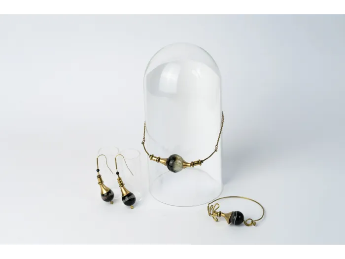 Wavy agate in brass
