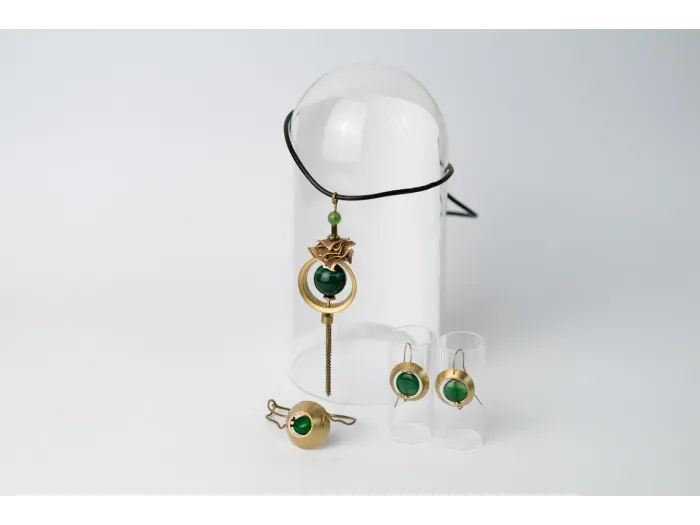Bright green in brass