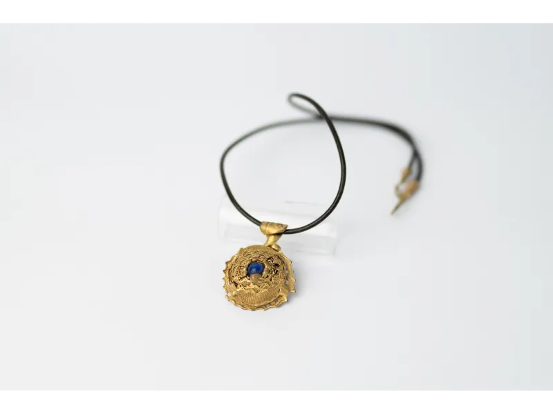Handmade bronze necklace - Cats eye in blue