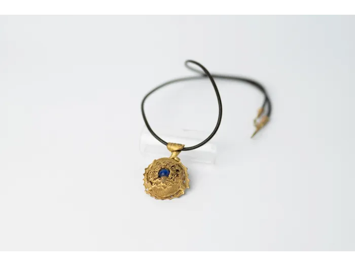 Handmade bronze necklace - Cats eye in blue