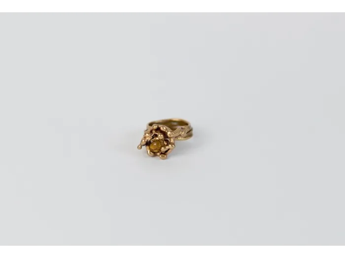 A drop of glass in a flower