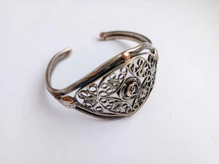 Filigree rose