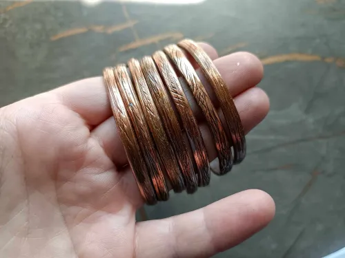 Strips in copper