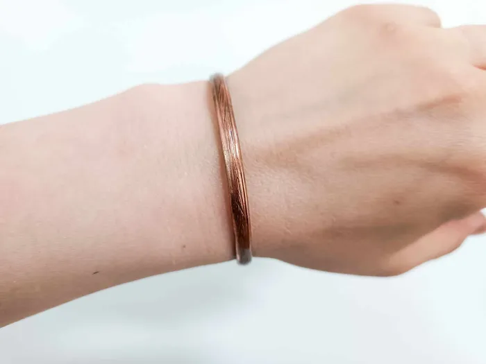 Strips in copper