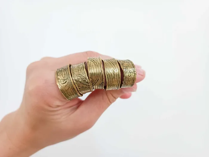 Ornamentuoti žalvario žiedai