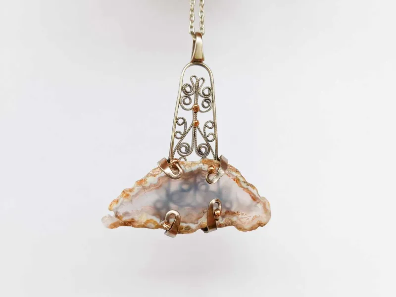Bronze necklace - the luxury of cream agate